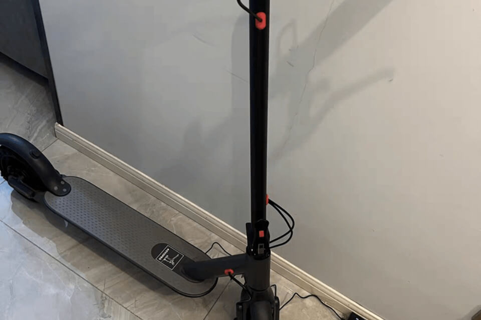 Scooter électrique pliable