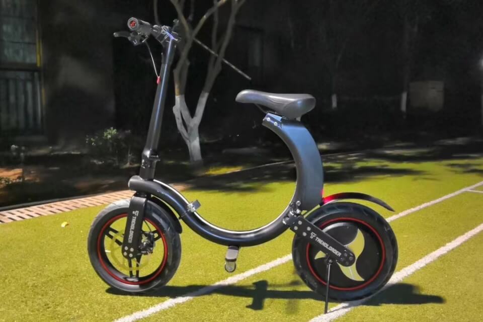 Scooter électrique pliable