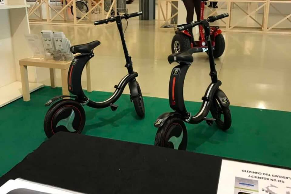 Sammenklappelig elektrisk scooter