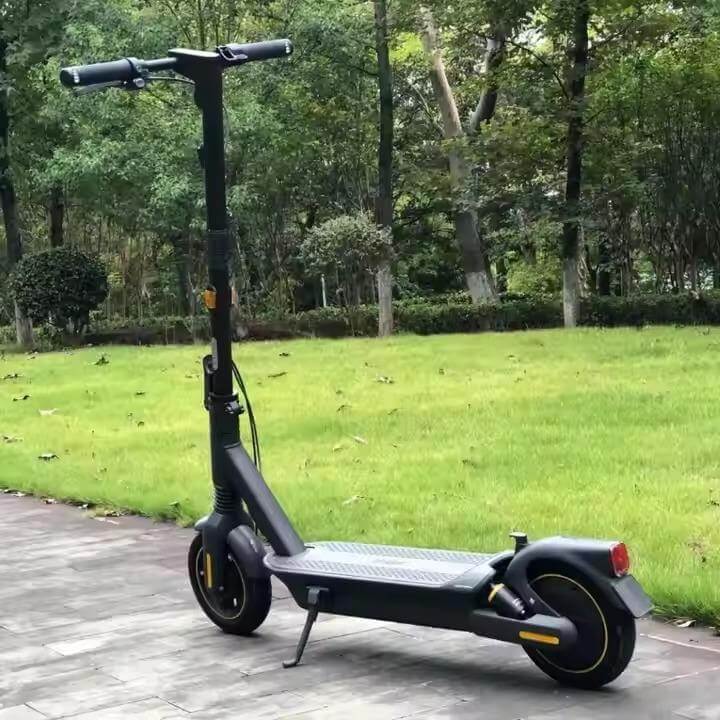 Skuter Tendangan Listrik